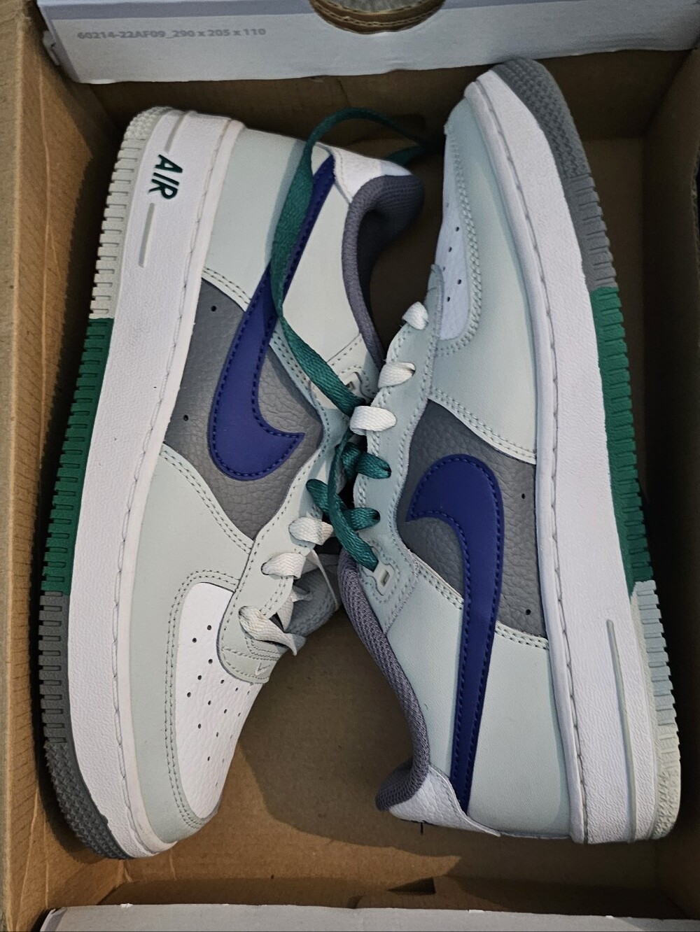 Air Force 1 LV8 1 (GS) - Picture 3 of 9